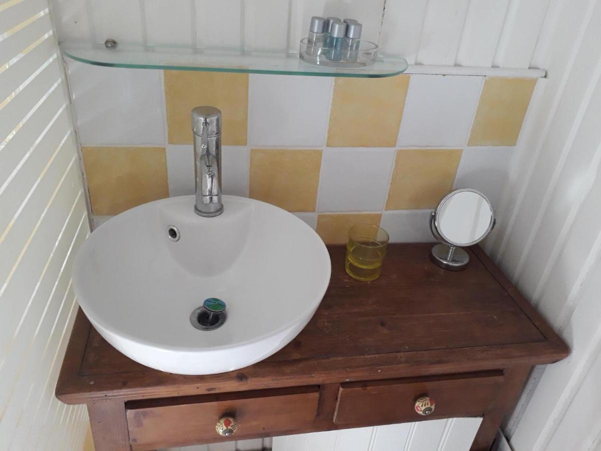 Peniche Caroline Bed and Breakfast Capestang Exteriör bild