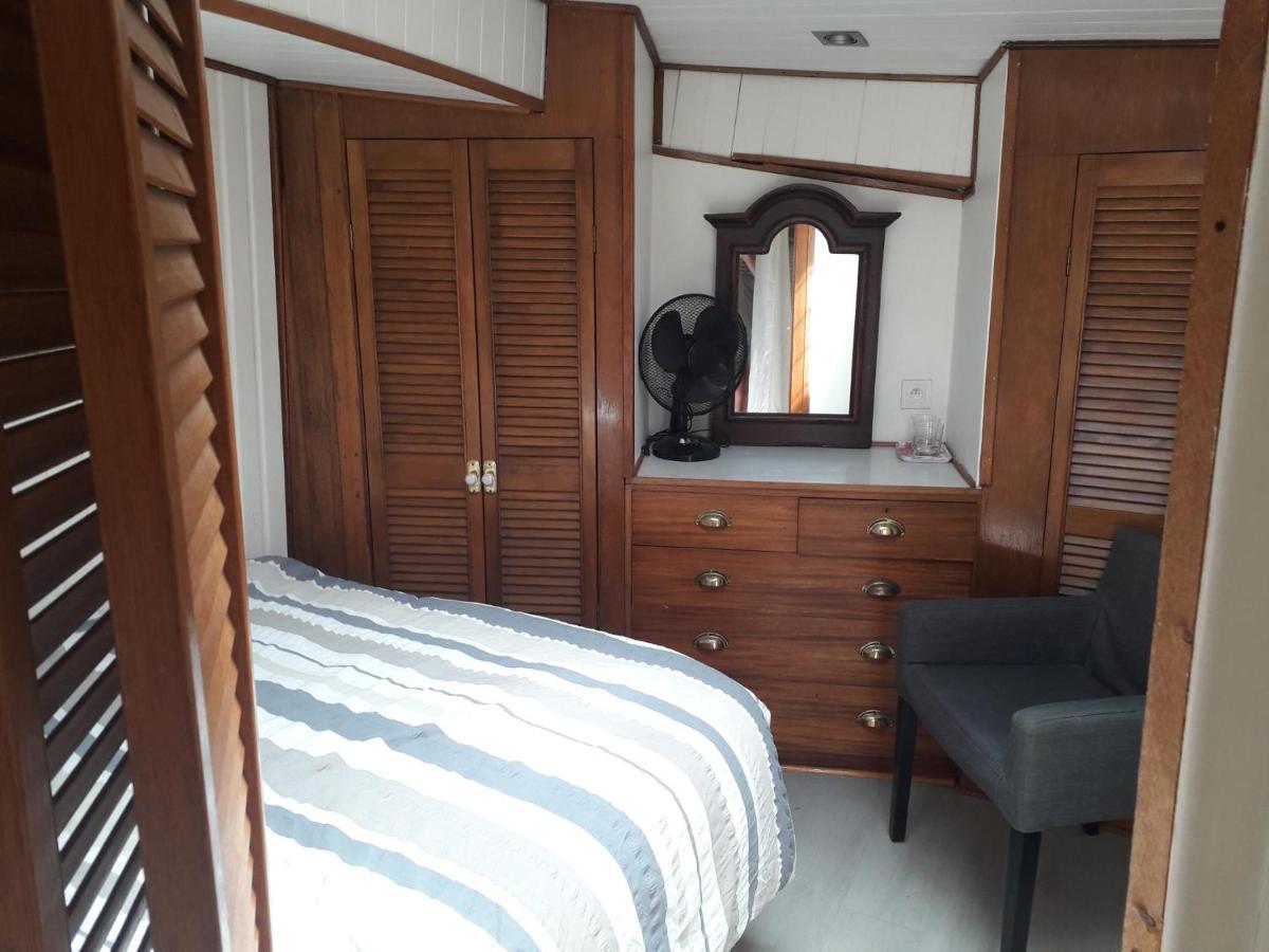 Peniche Caroline Bed and Breakfast Capestang Exteriör bild